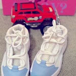 Reebox baby blue & white , toddler 9 c unisex
